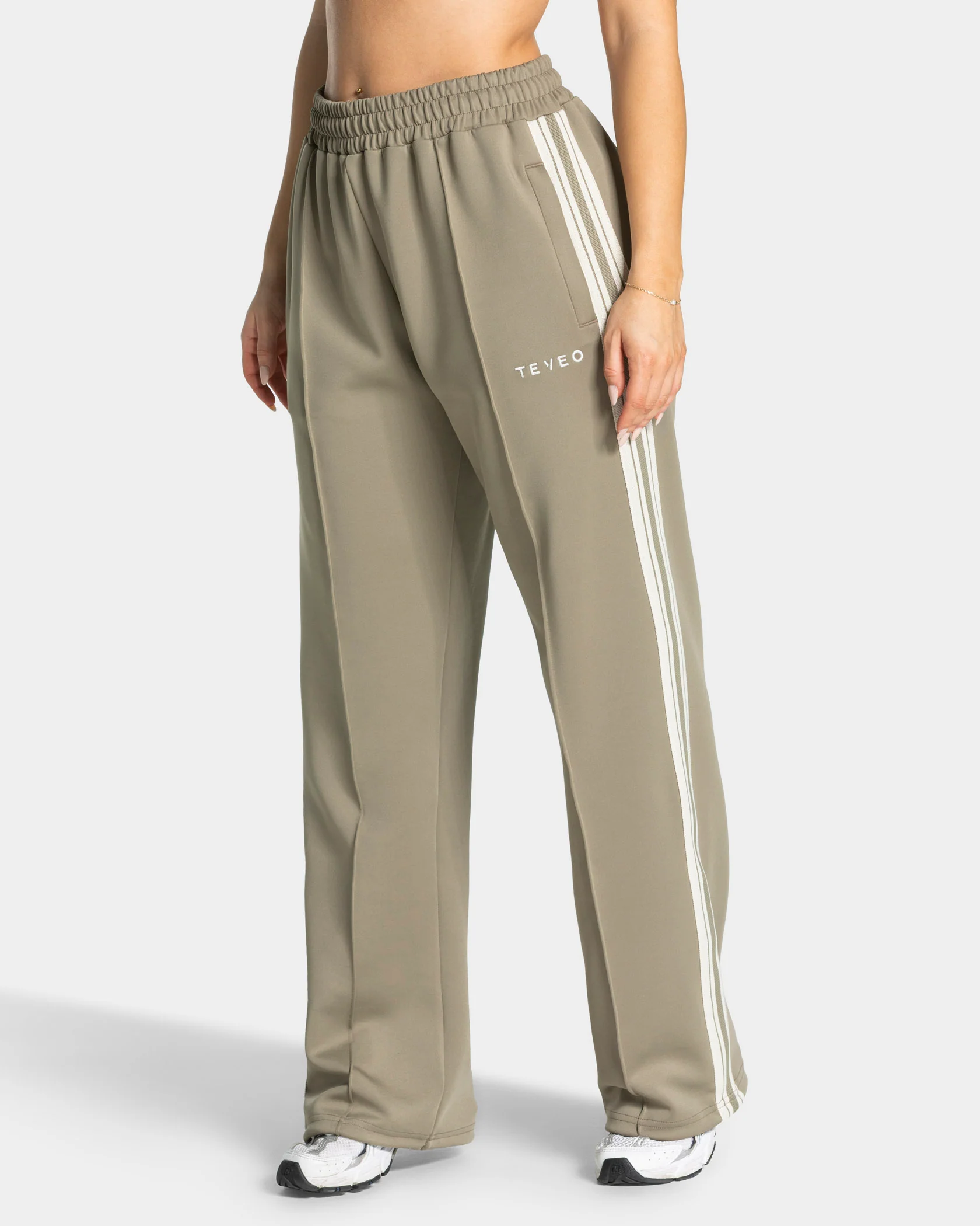 Club Straight Leg Jogger "Khaki"