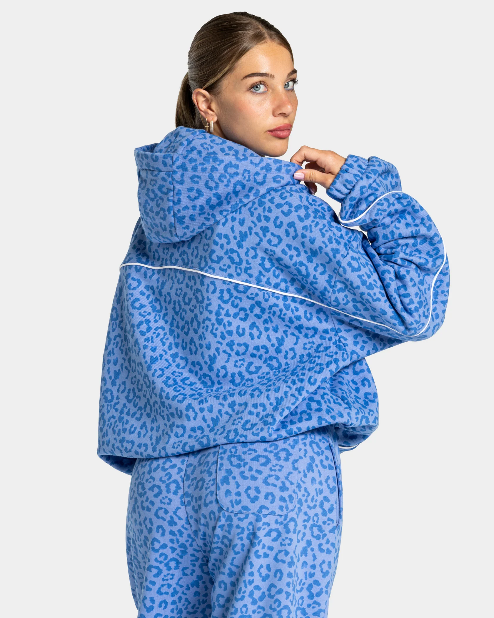 Contrastline Hooded Sweater "Leo Azure" - Image 2