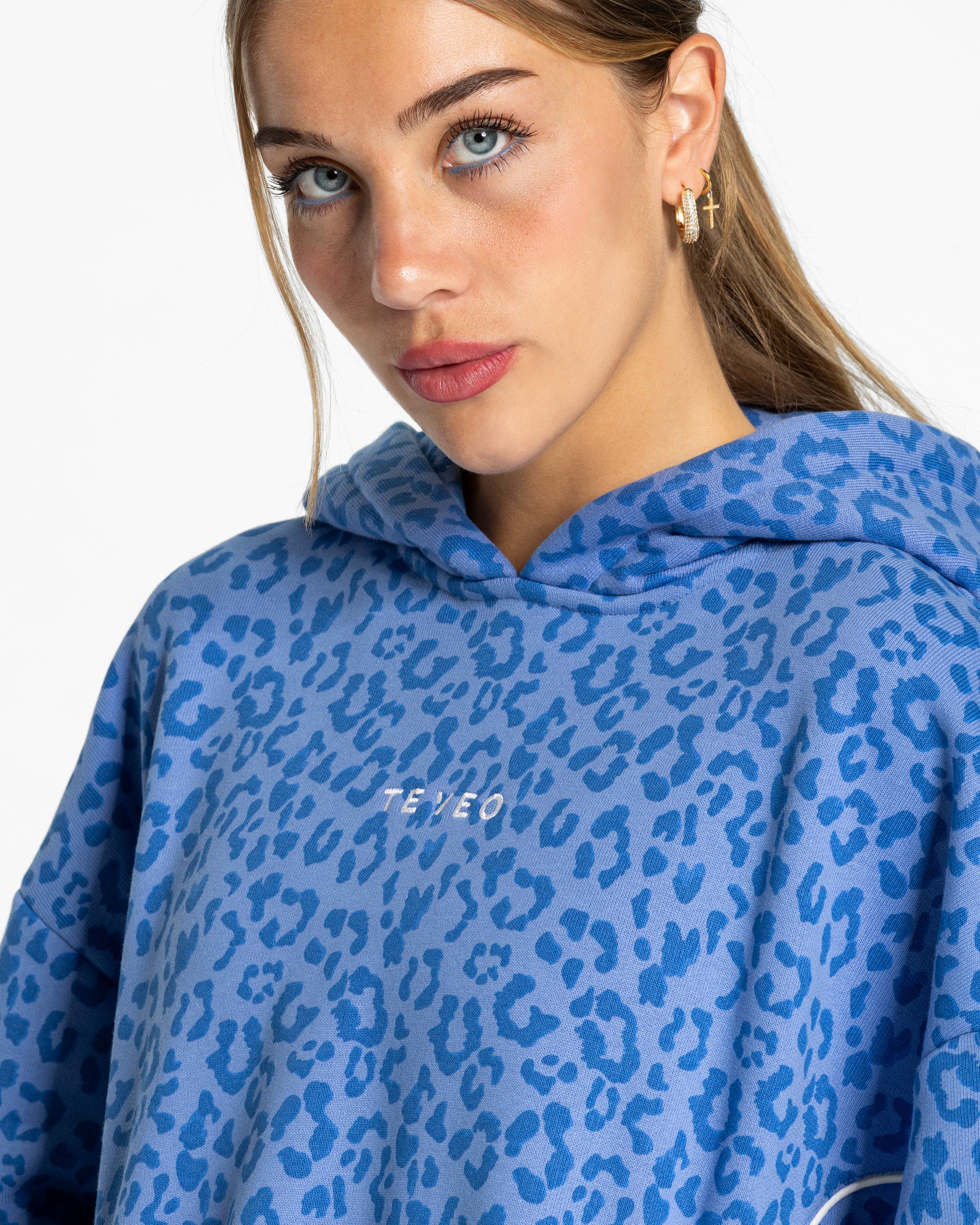 Contrastline Hooded Sweater "Leo Azure" - Image 4