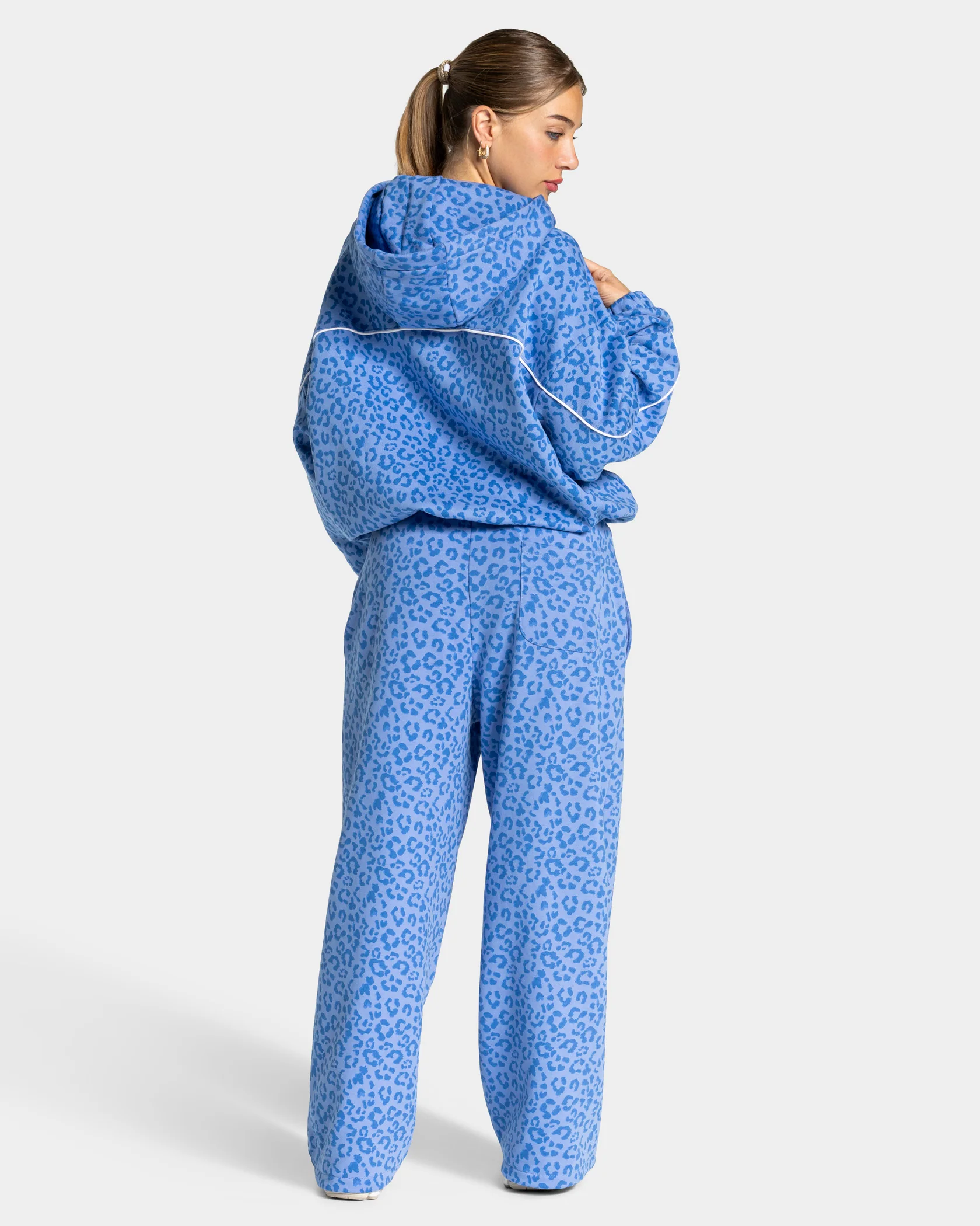 Contrastline Hooded Sweater "Leo Azure" - Image 5