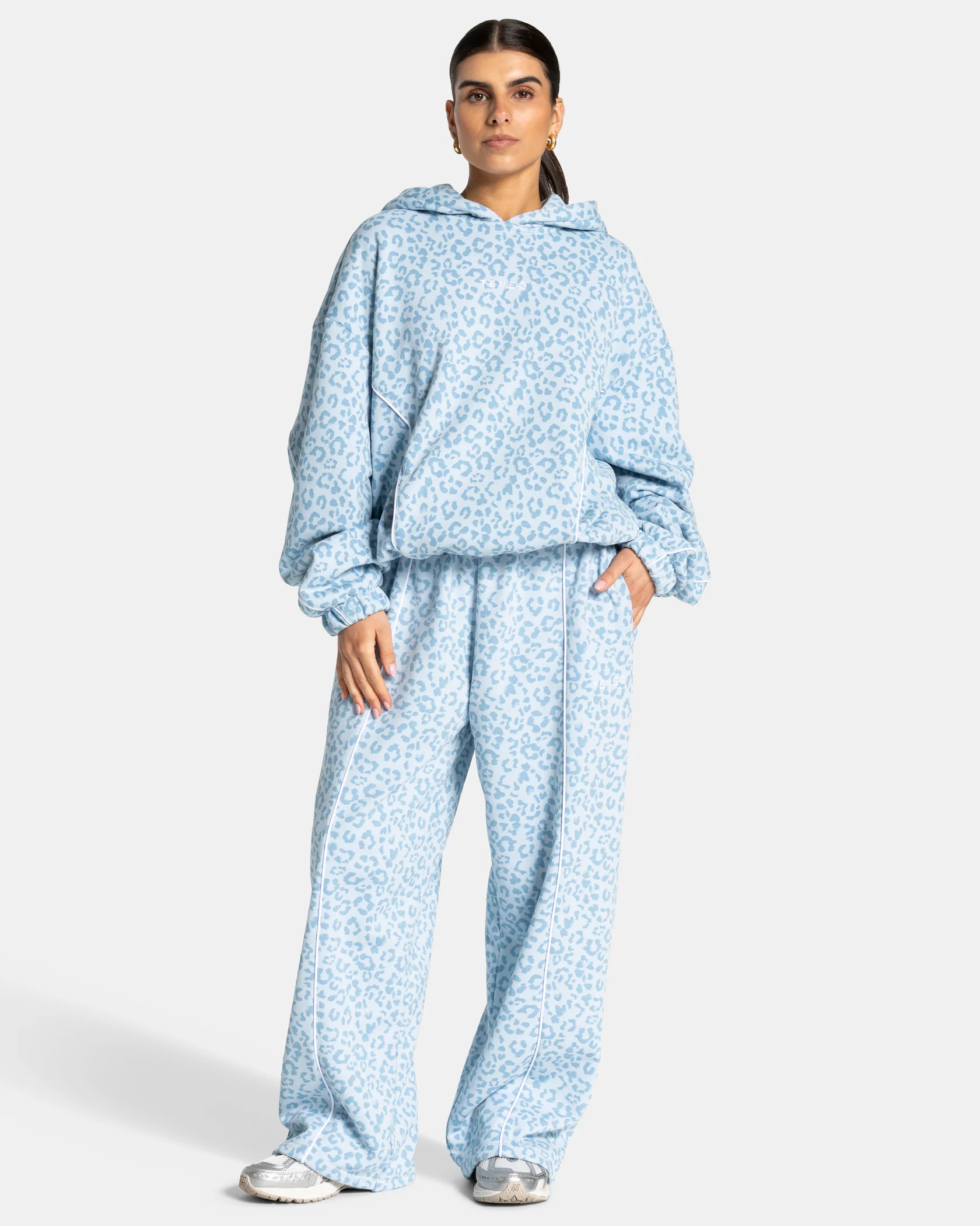 Contrastline Hooded Sweater "Leo Babyblau" - Image 3