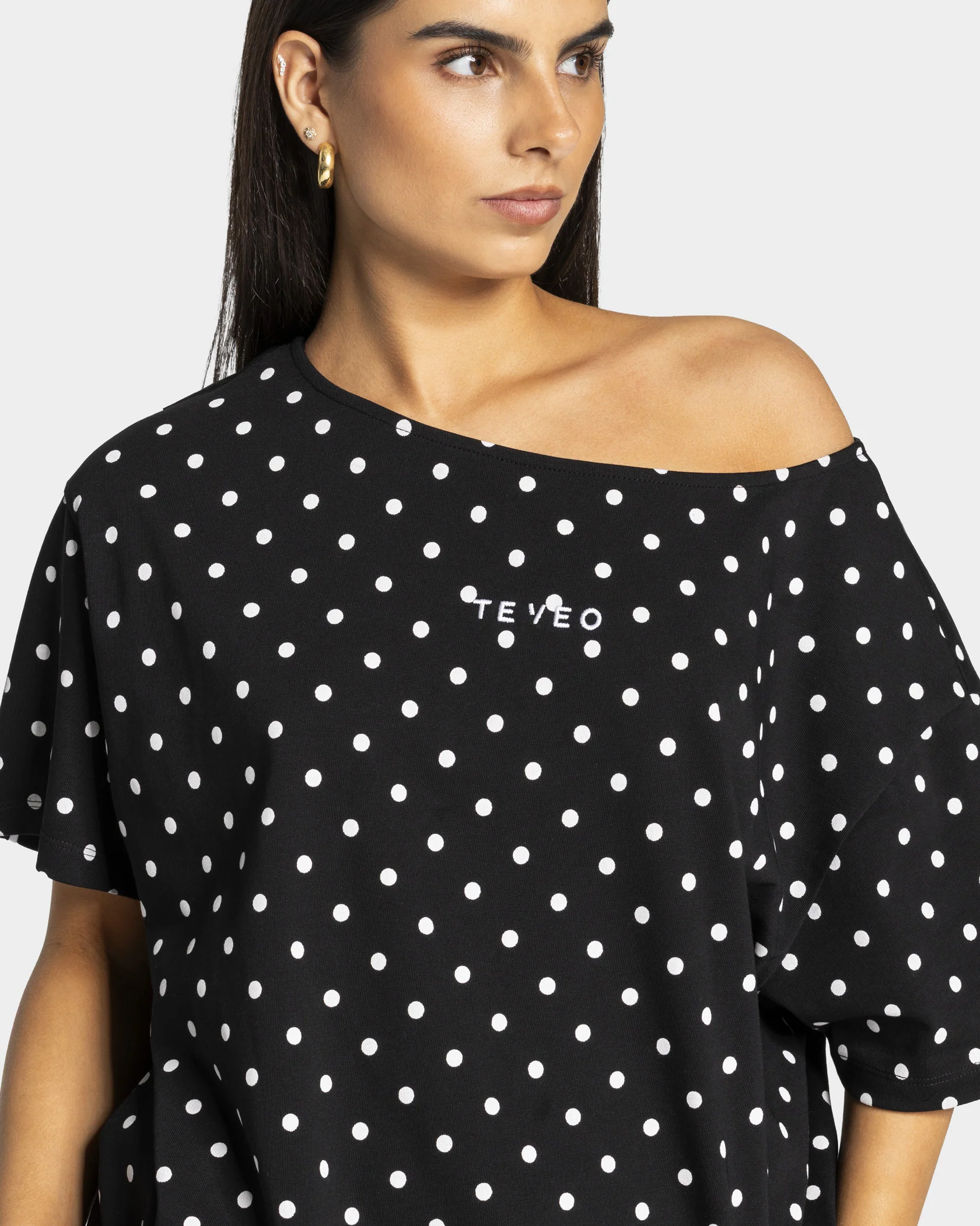 Contrastline Off-Shoulder T-Shirt "Polkadot Schwarz" - Image 4