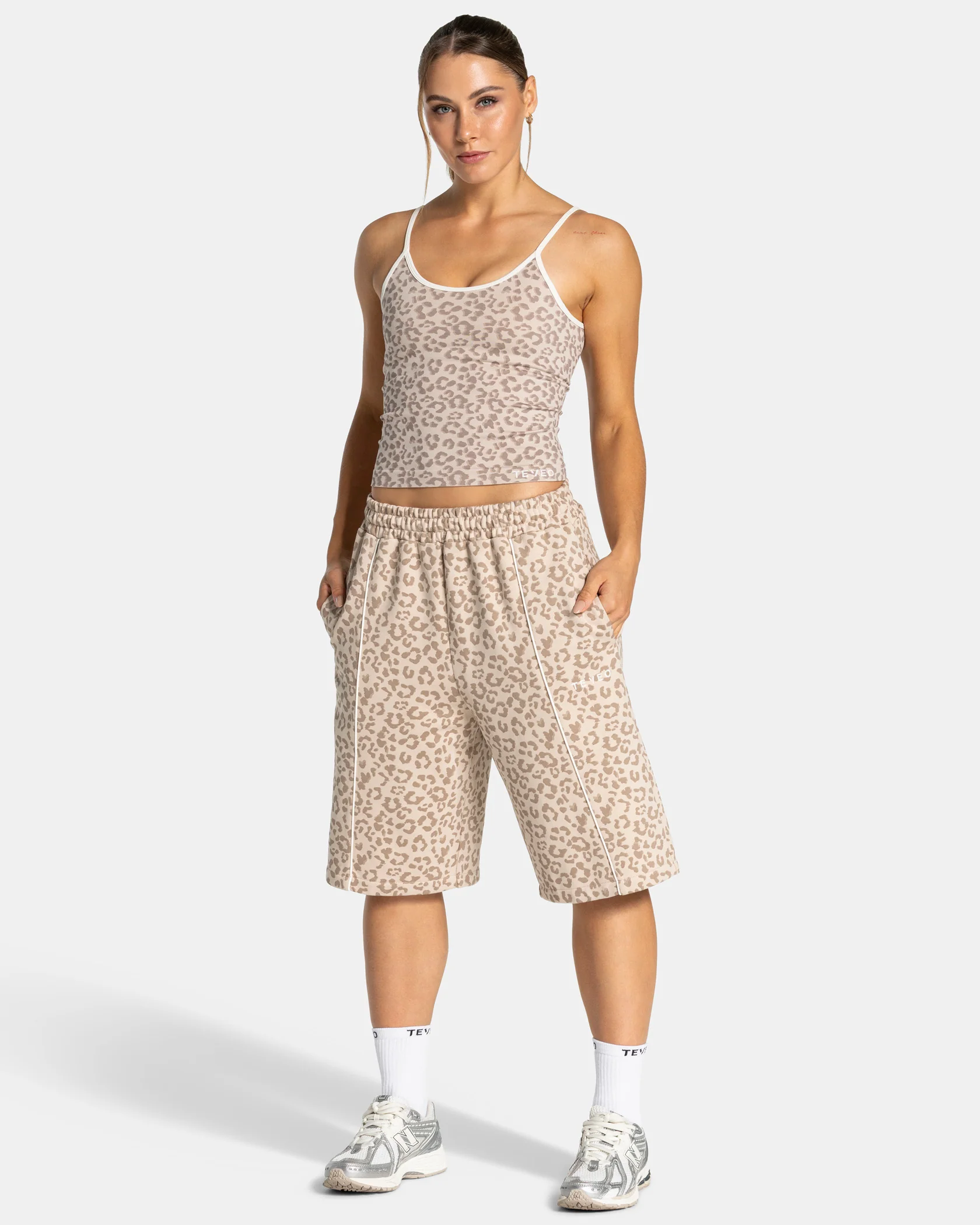 Contrastline Oversized Jorts "Leo Cream" - Image 3