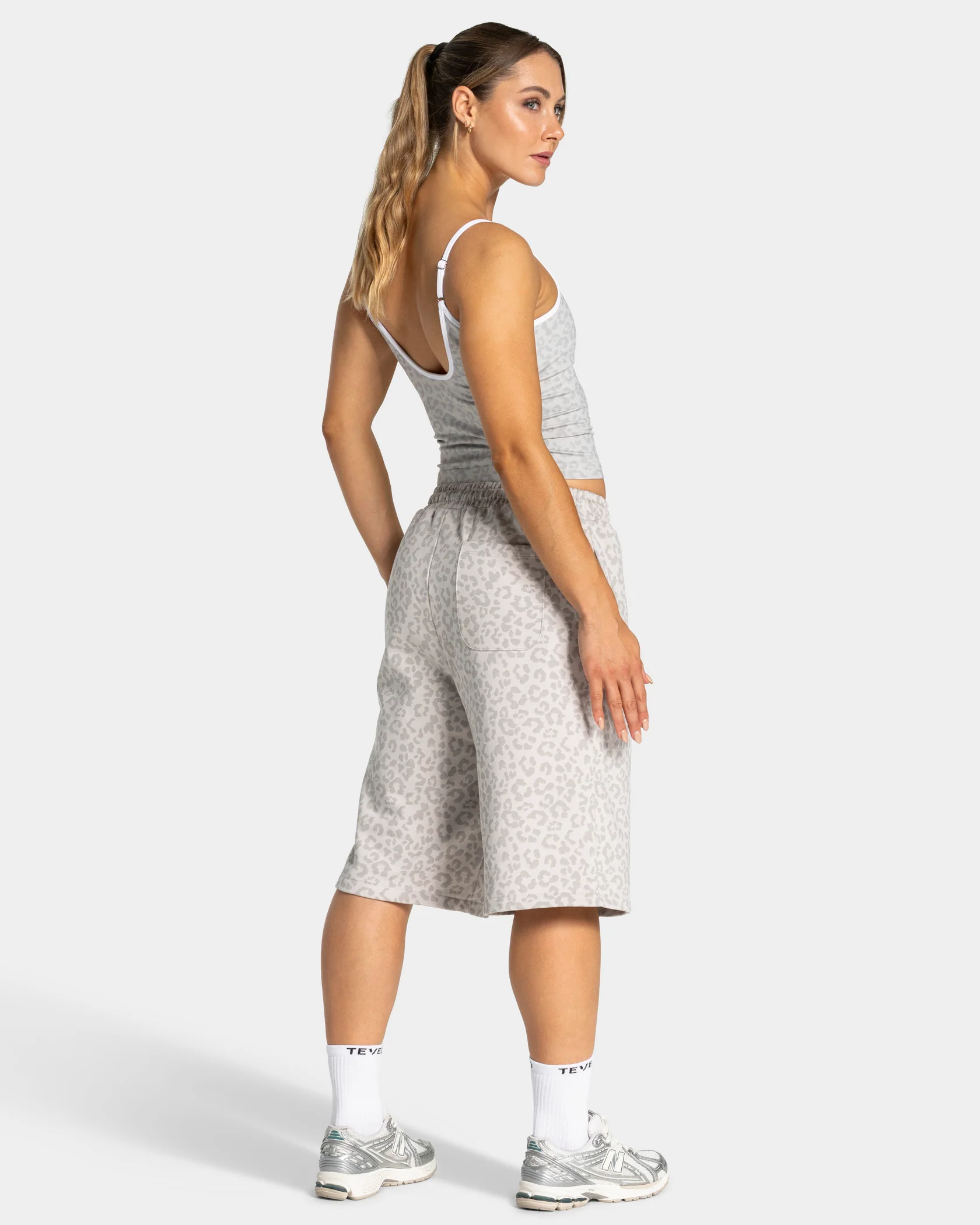Contrastline Oversized Jorts "Leo Hellgrau" - Image 5