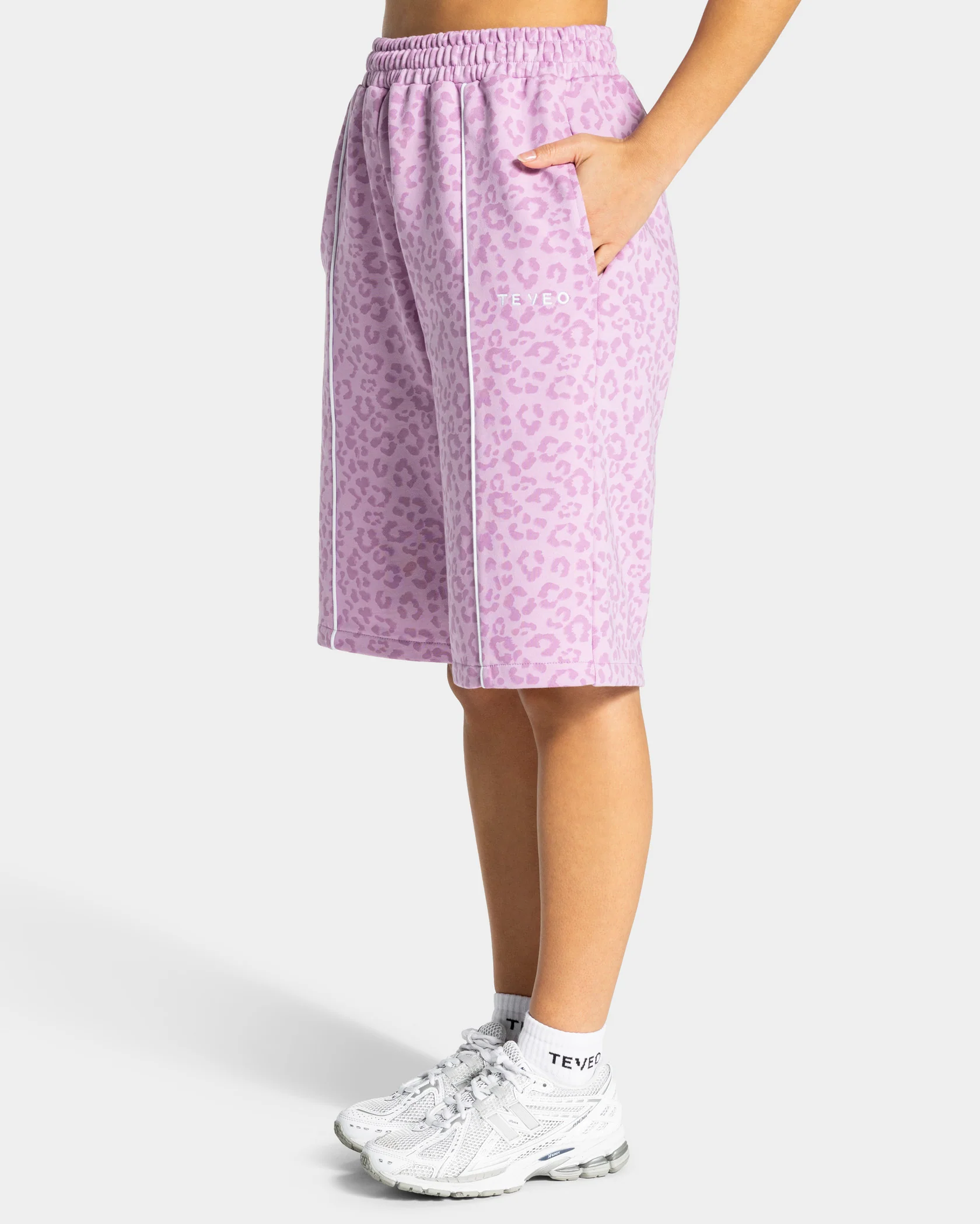 Contrastline Oversized Jorts "Leo Orchid"