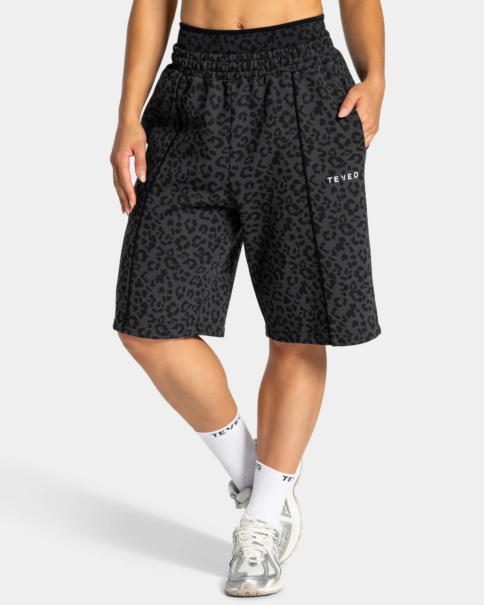 Contrastline Oversized Jorts "Leo Schwarz"