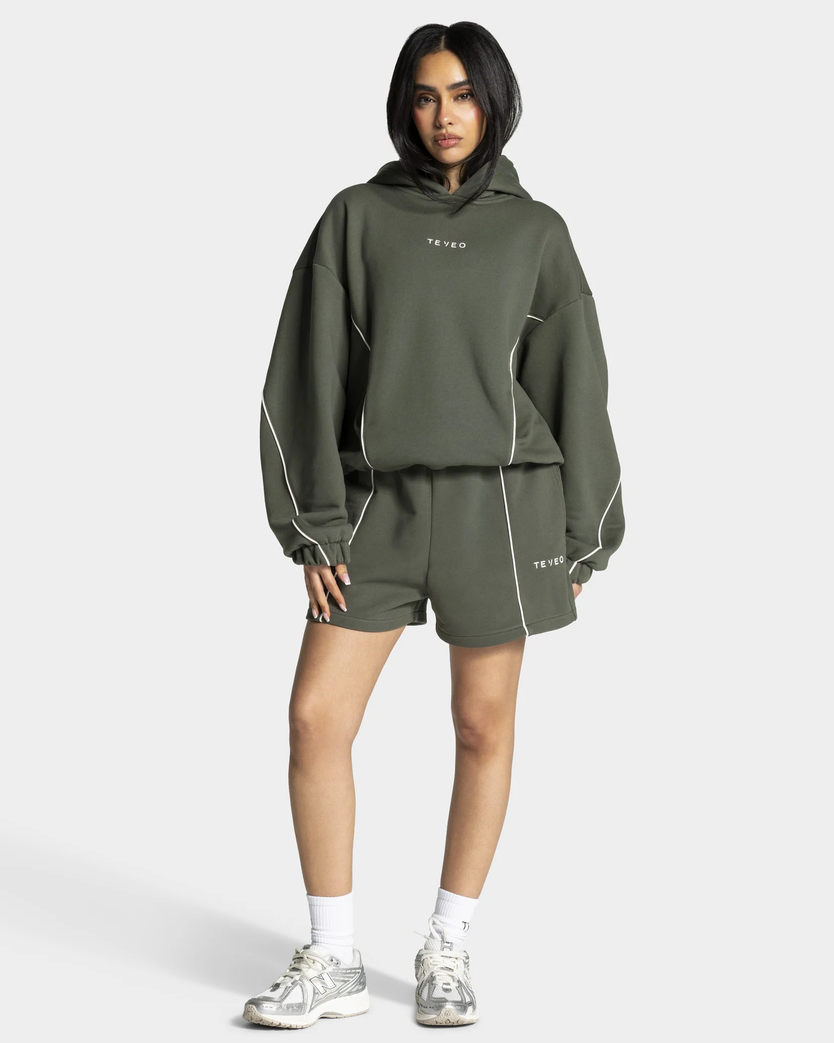 Contrastline Oversized Shorts "Khaki" - Image 3