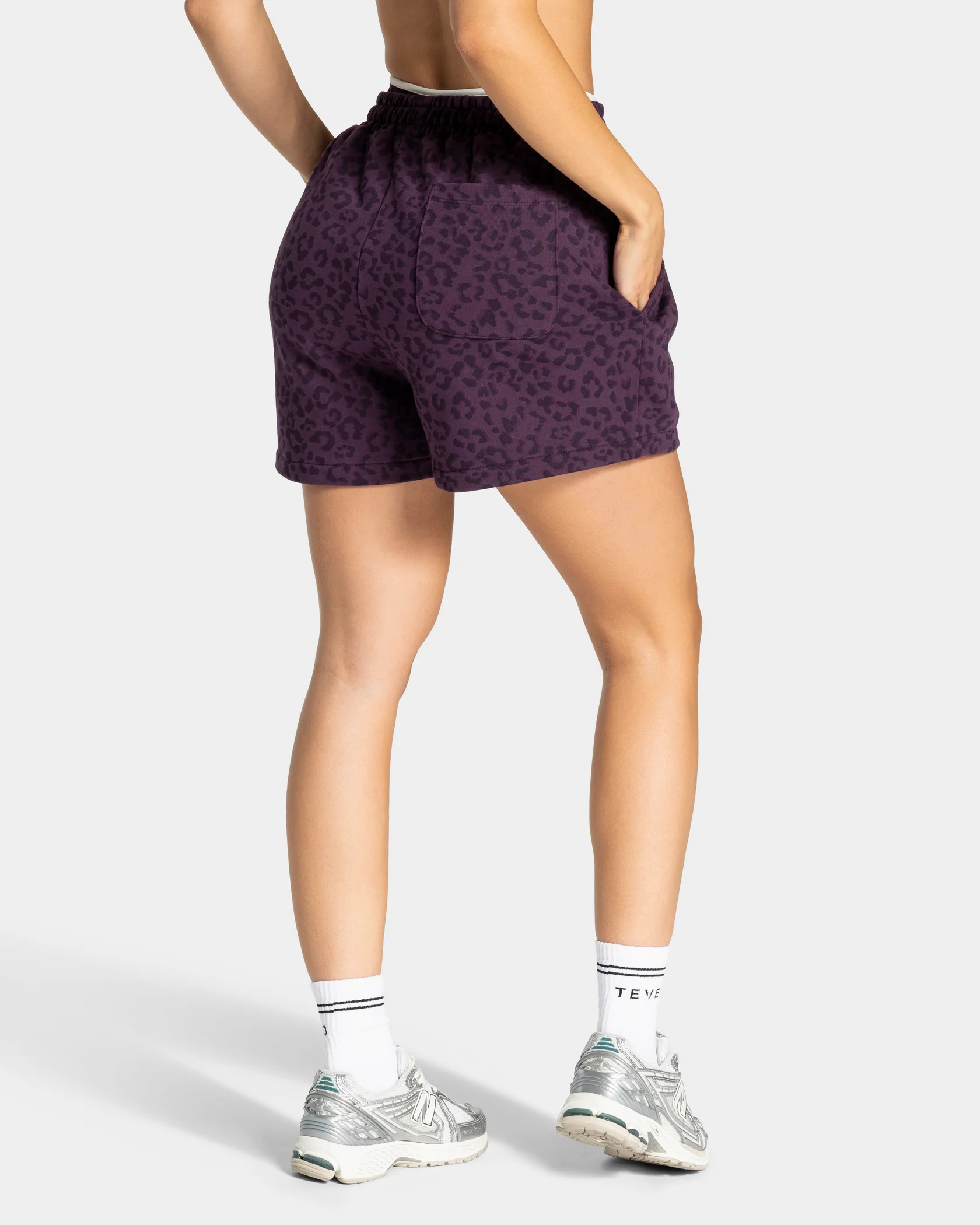 Contrastline Oversized Shorts "Leo Blackberry" - Image 2