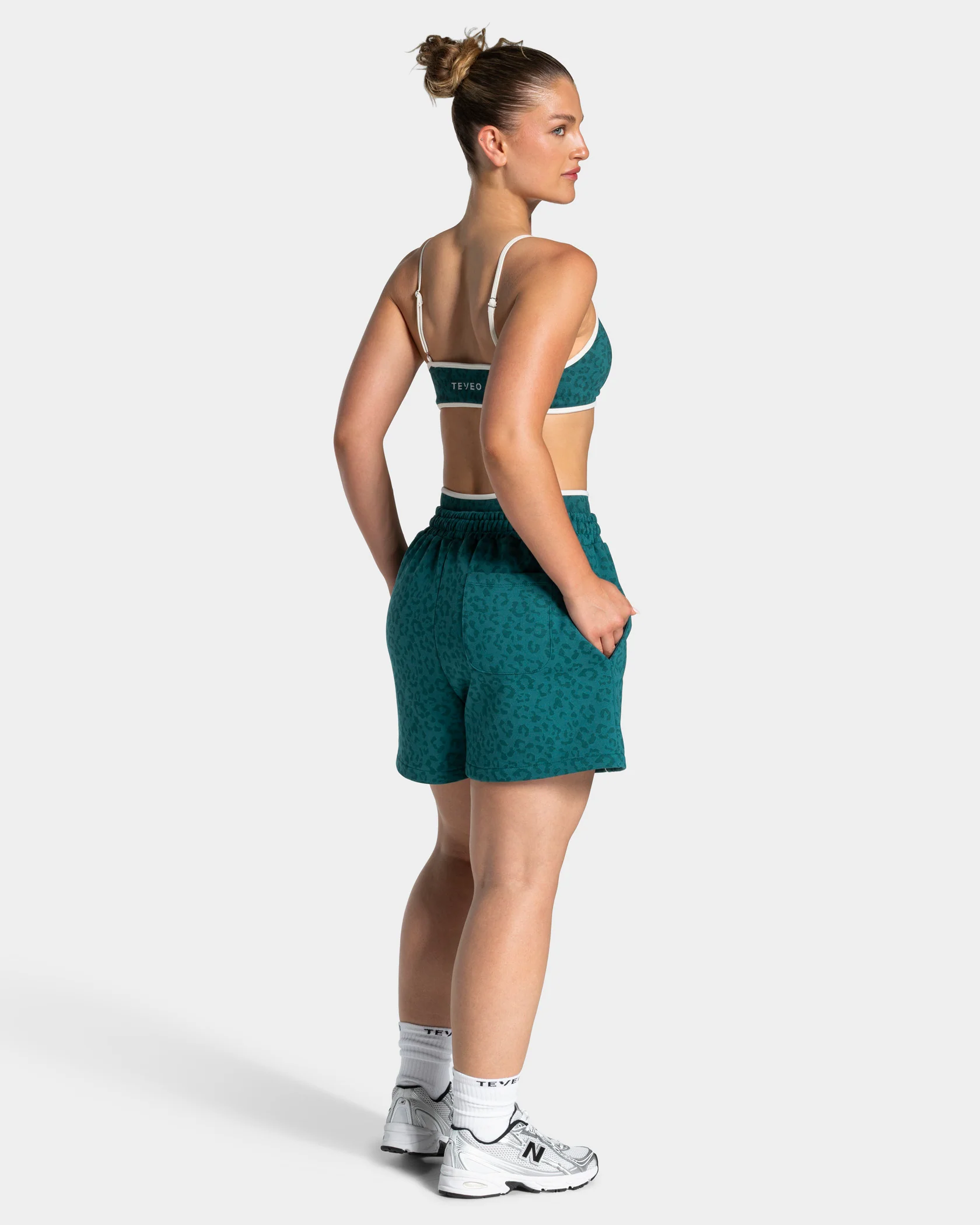 Contrastline Oversized Shorts "Leo Petrol" - Image 5