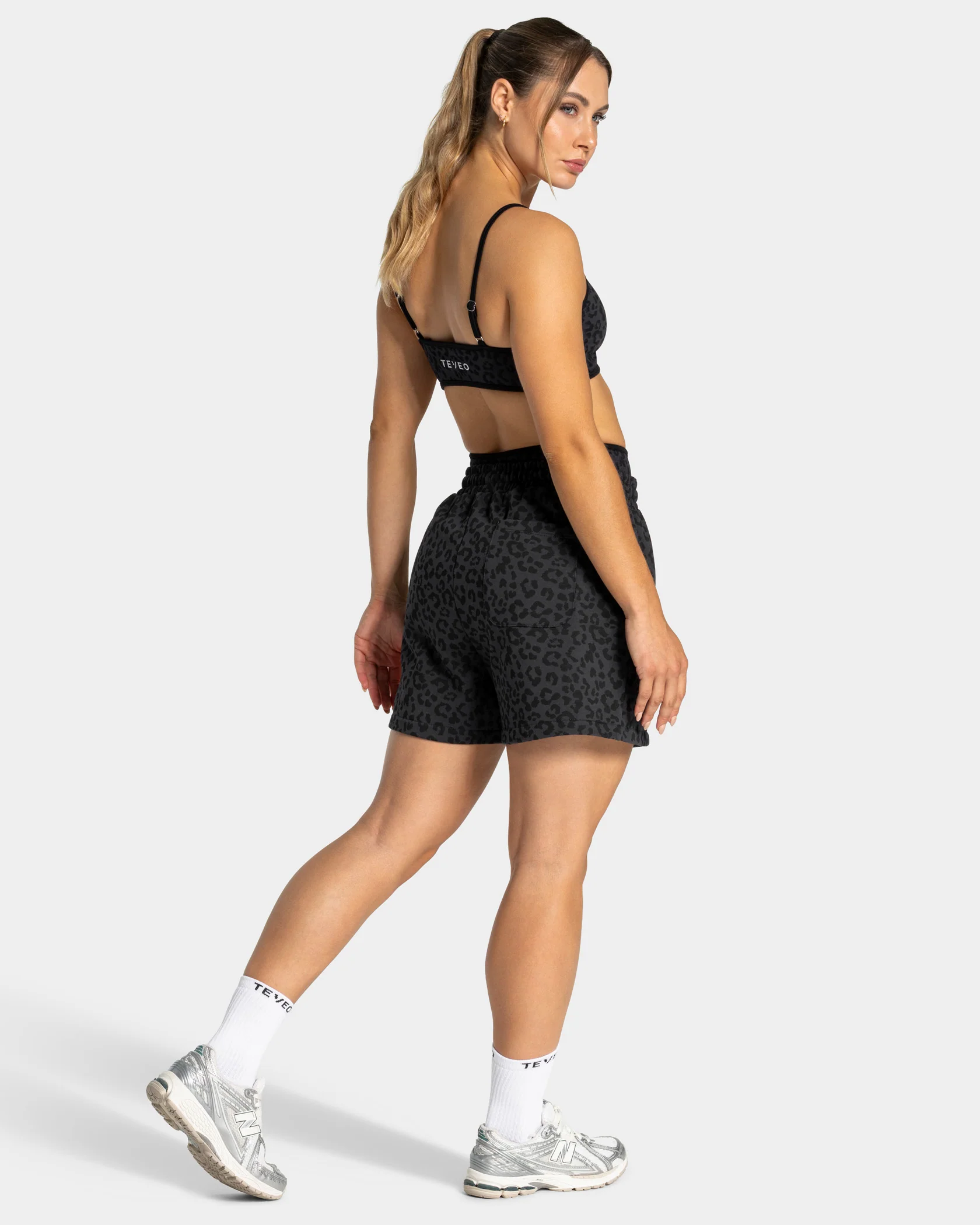 Contrastline Oversized Shorts "Leo Schwarz" - Image 5