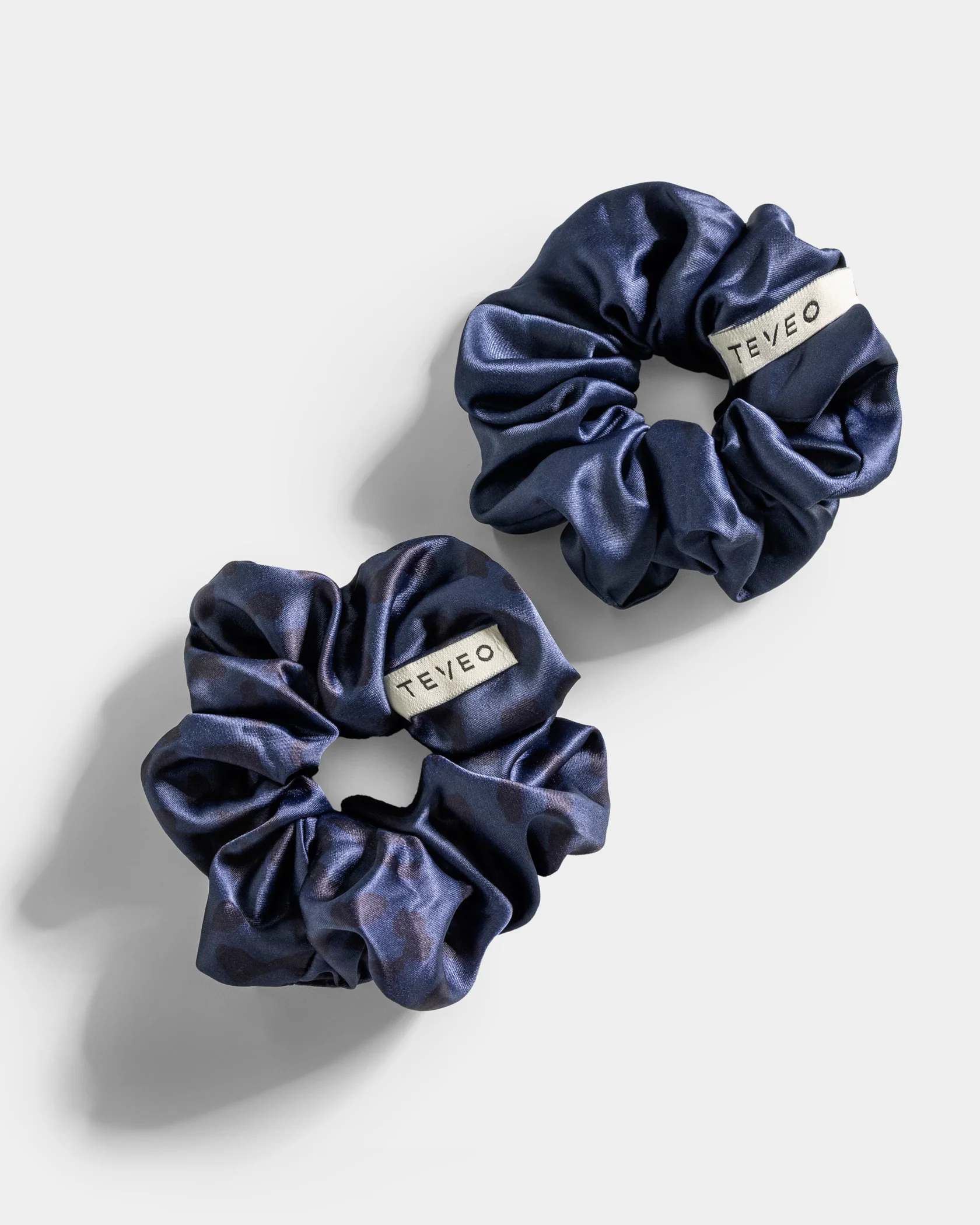 Contrastline Scrunchies (2er-Pack) "Leo - Dunkelblau" - Image 2