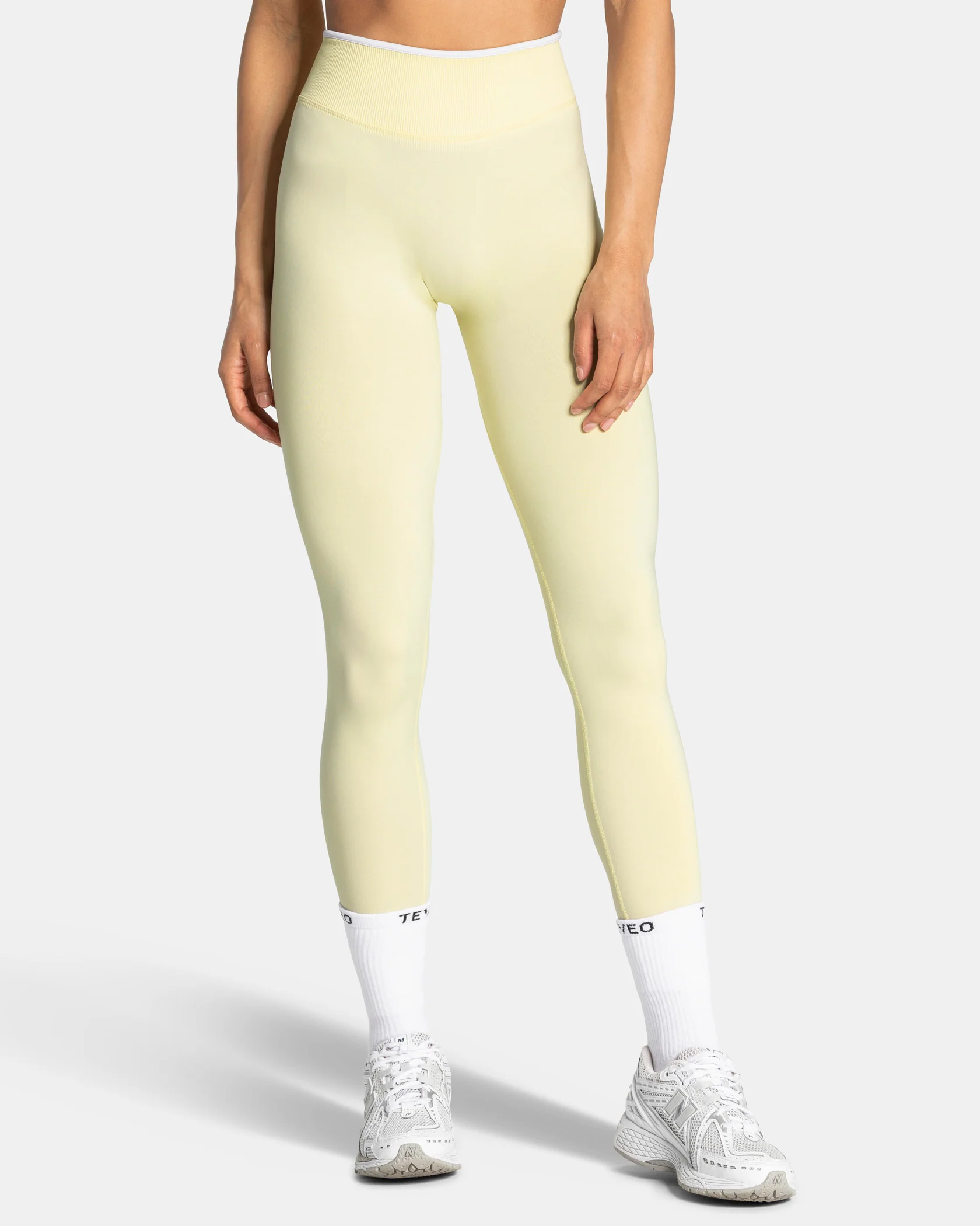 Contrastline Sculpt Scrunch Leggings "Butter Yellow" - Image 2
