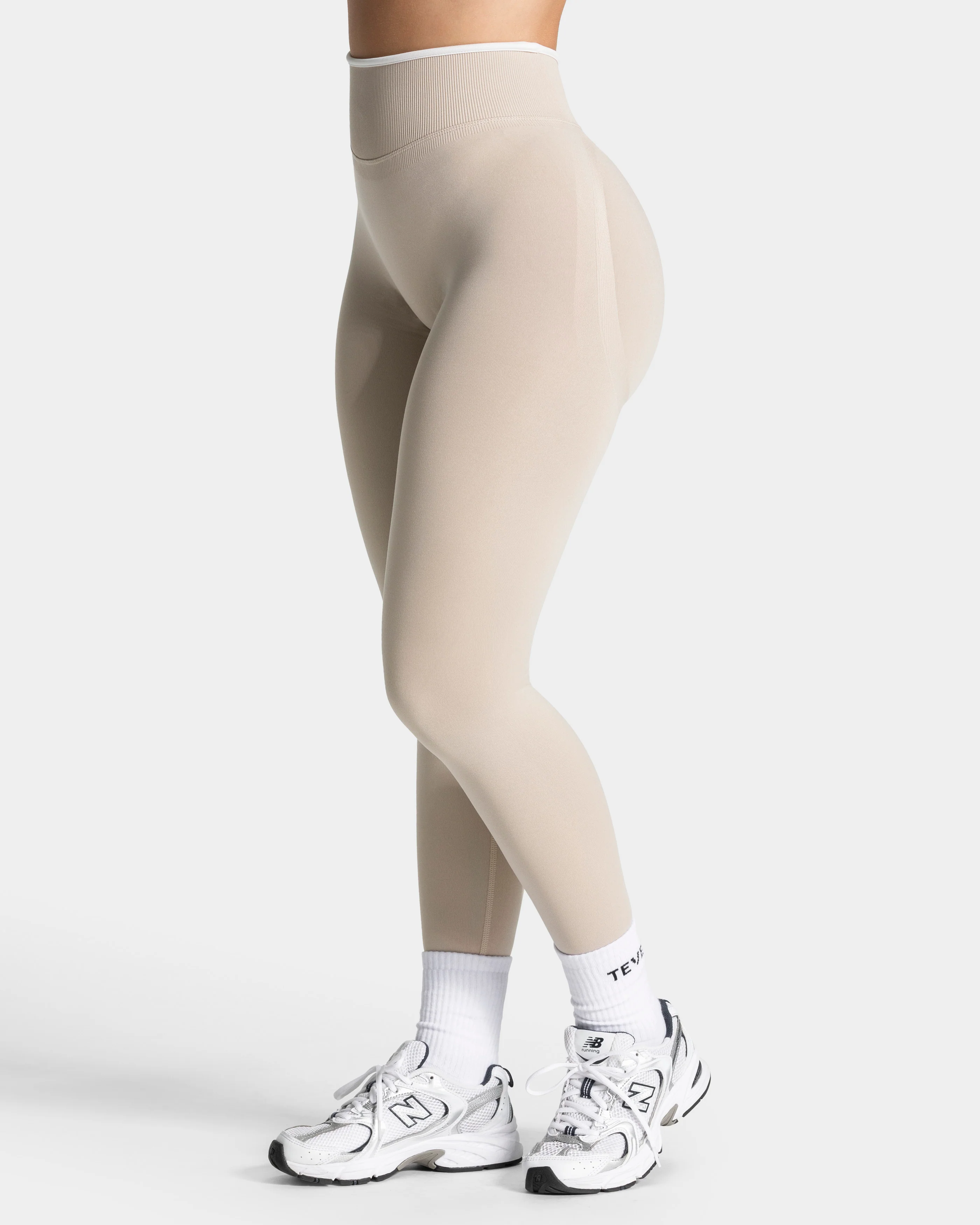 Contrastline Sculpt Scrunch Leggings "Cream" - Image 2