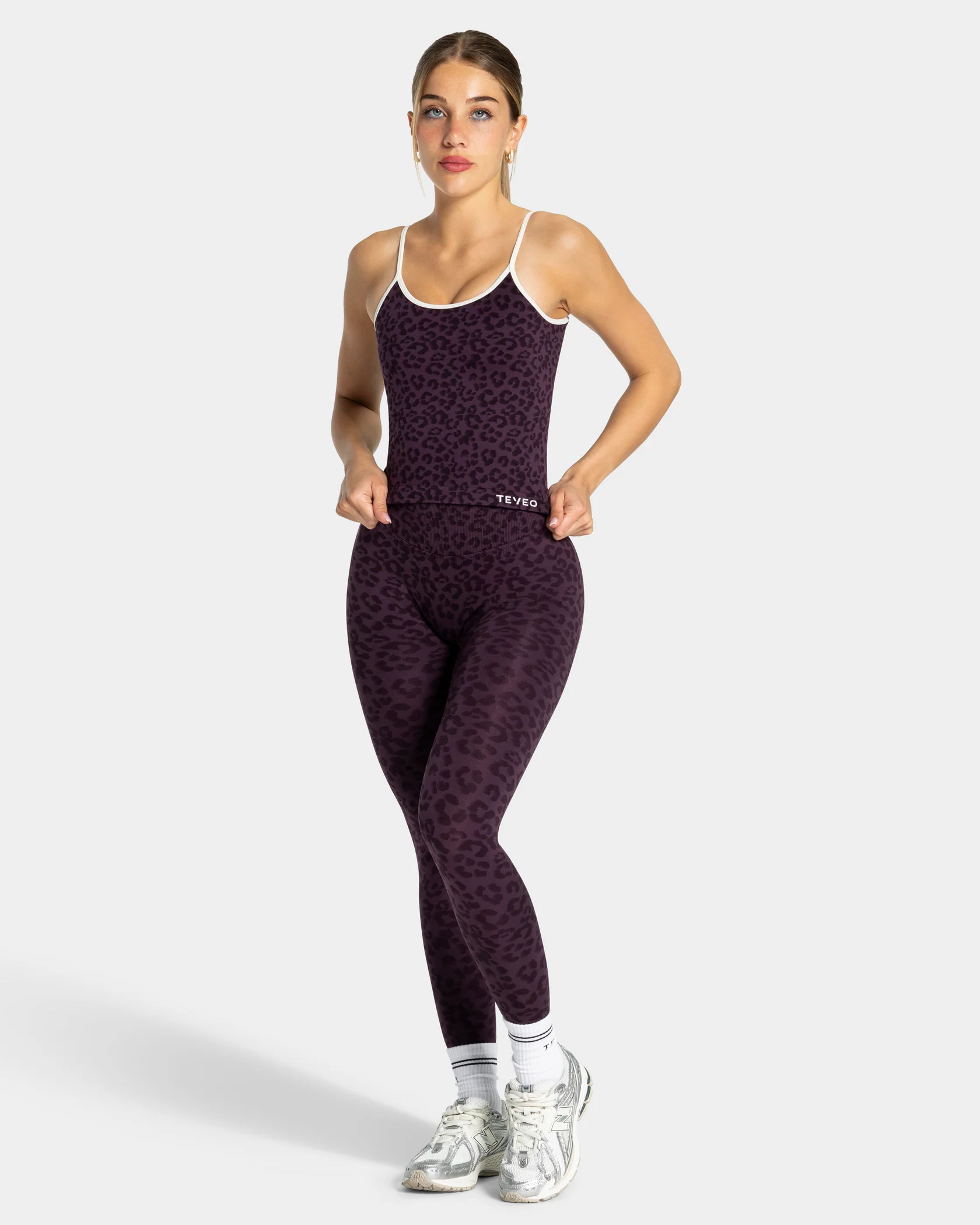 Contrastline Sculpt Scrunch Leggings "Leo Blackberry" - Image 3