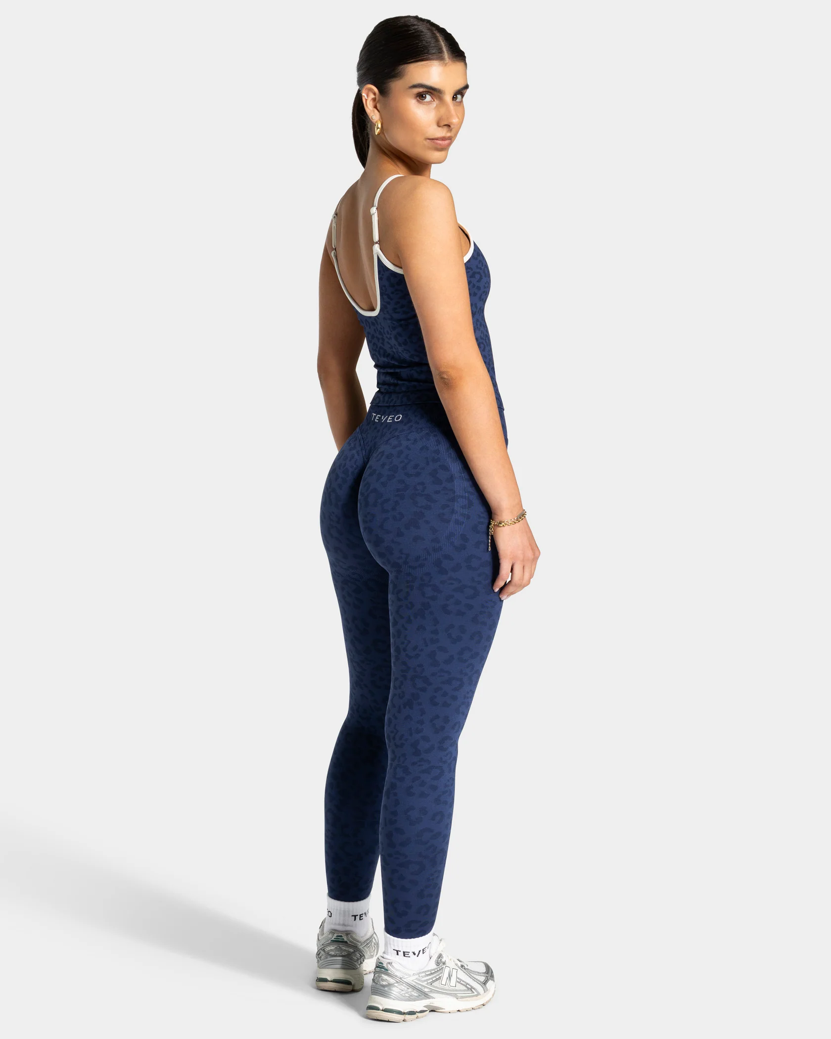 Contrastline Sculpt Scrunch Leggings "Leo Dunkelblau" - Image 5