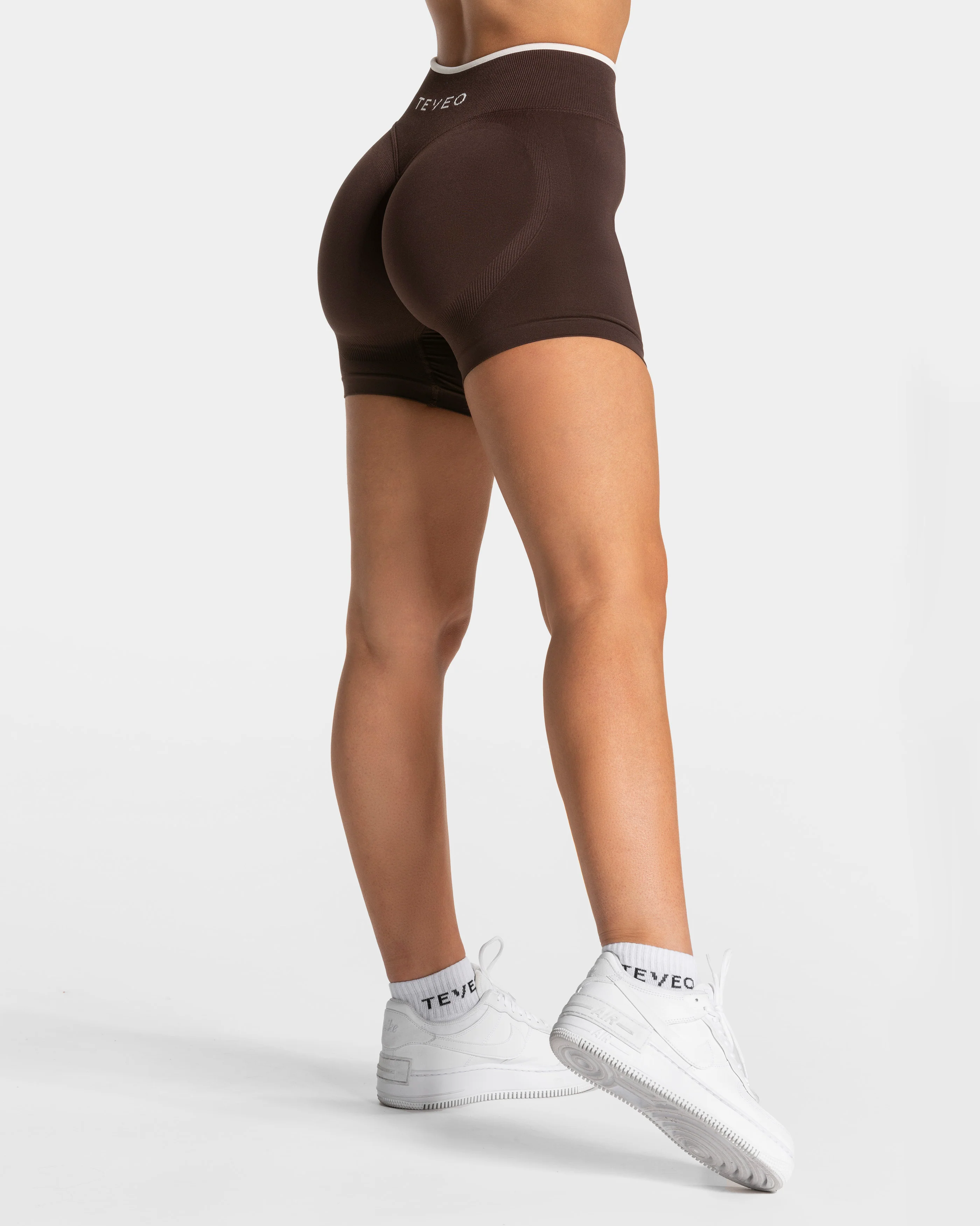 Contrastline Sculpt Scrunch Shorts "Espresso"