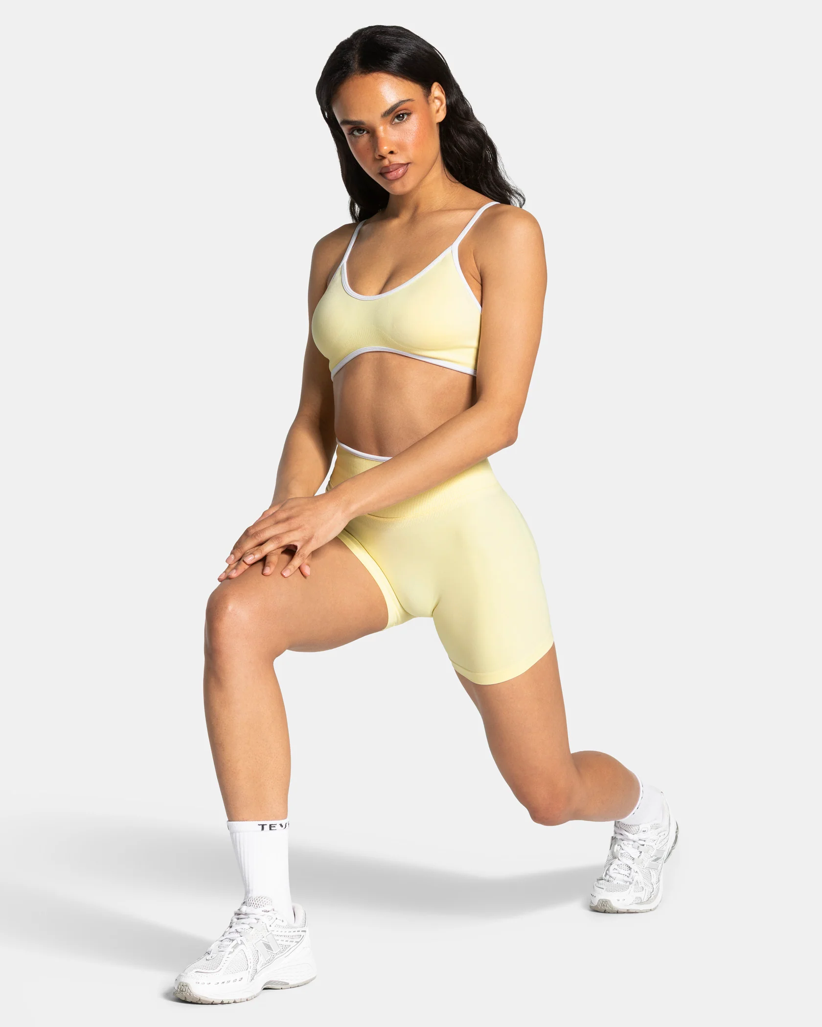 Contrastline Sculpt Scrunch Shorts "Butter Yellow" - Image 3