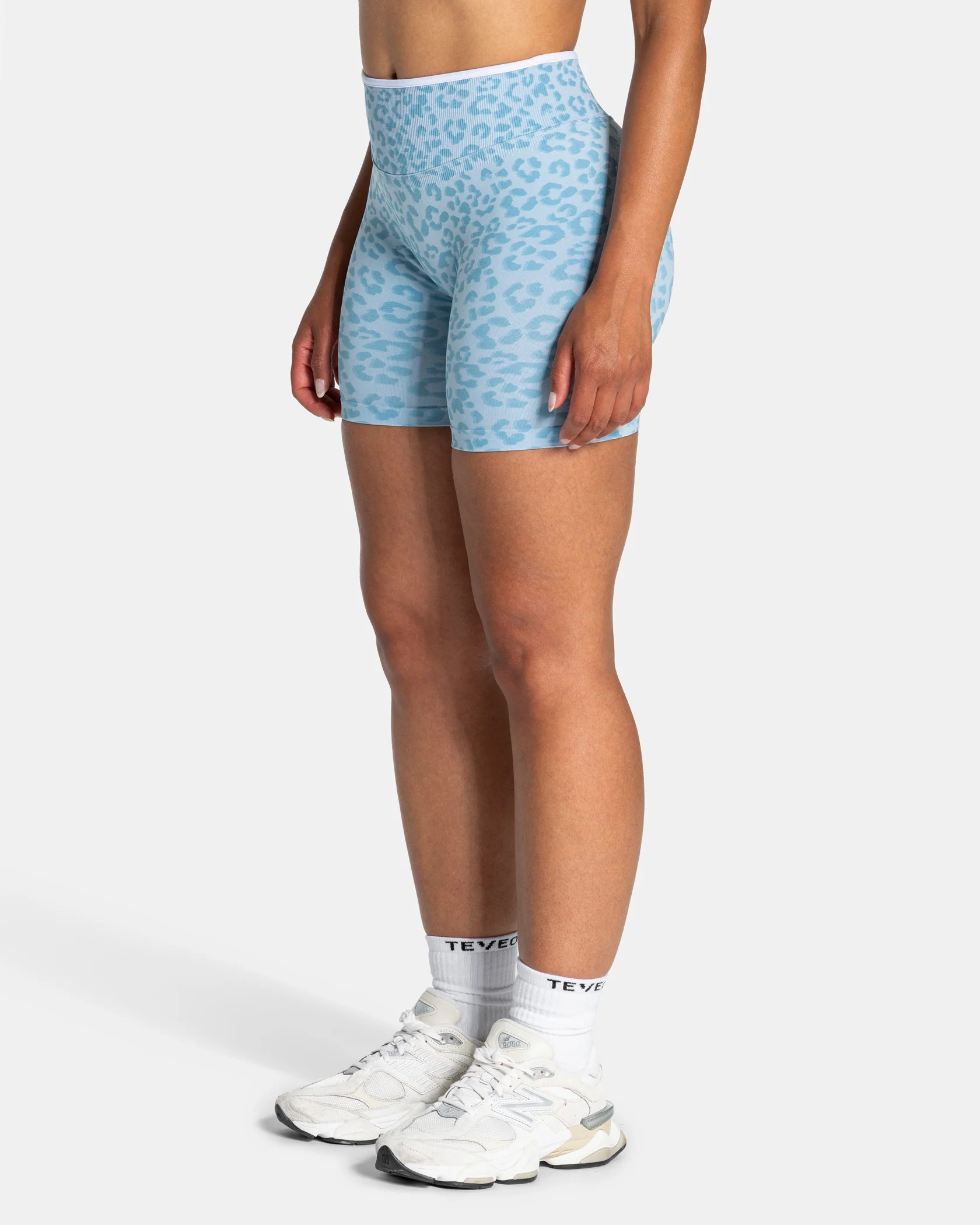 Contrastline Sculpt Scrunch Shorts "Leo Babyblau" - Image 2