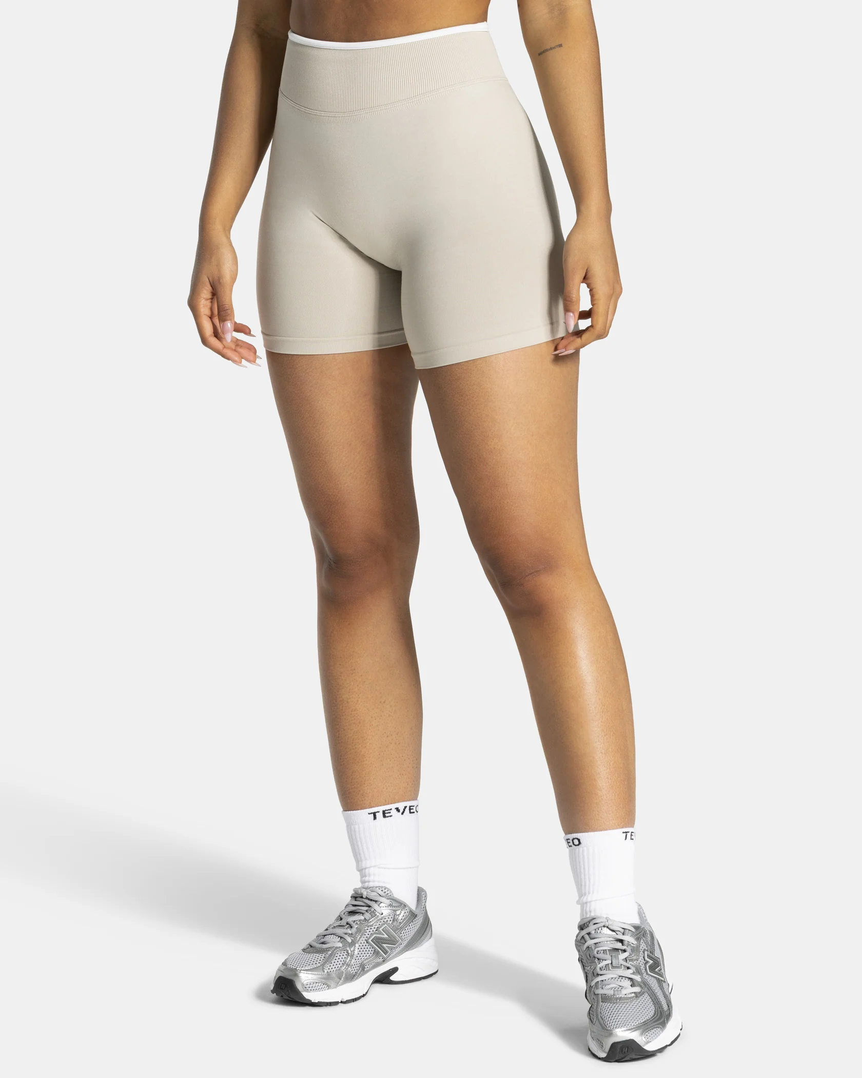 Contrastline Shorts "Cream" - Image 2