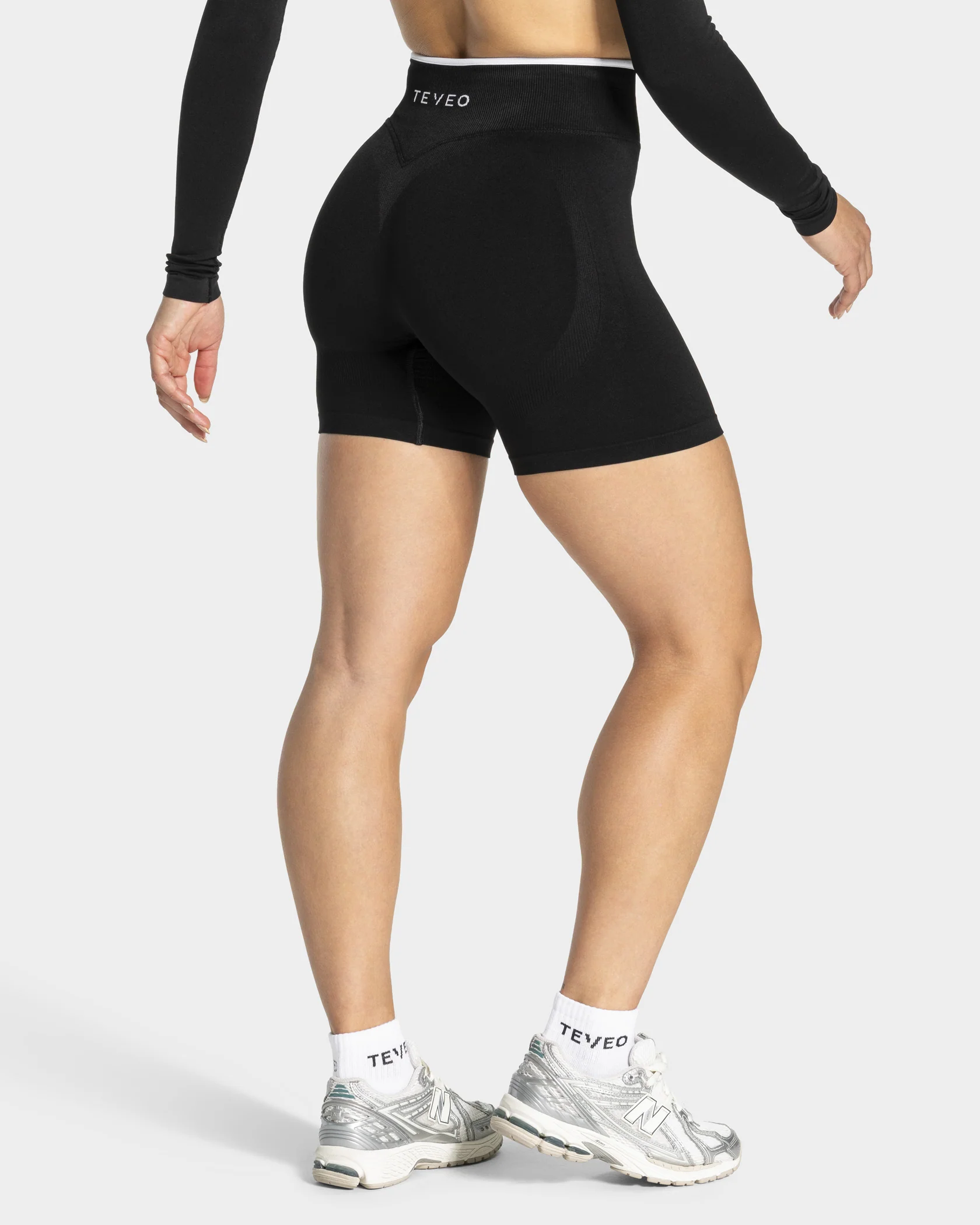 Contrastline Shorts "Schwarz"