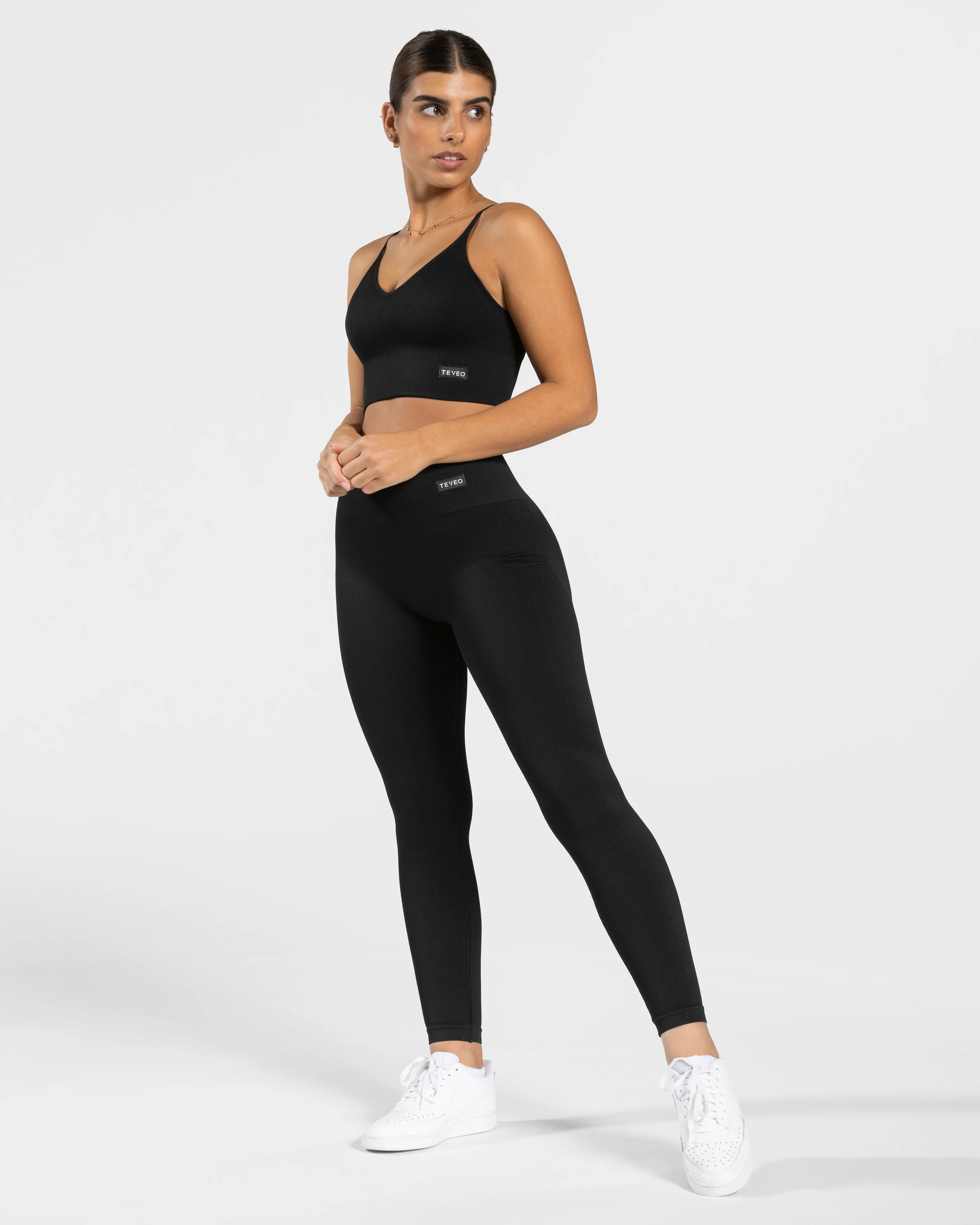Elegant Cross Top "Schwarz" - Image 3