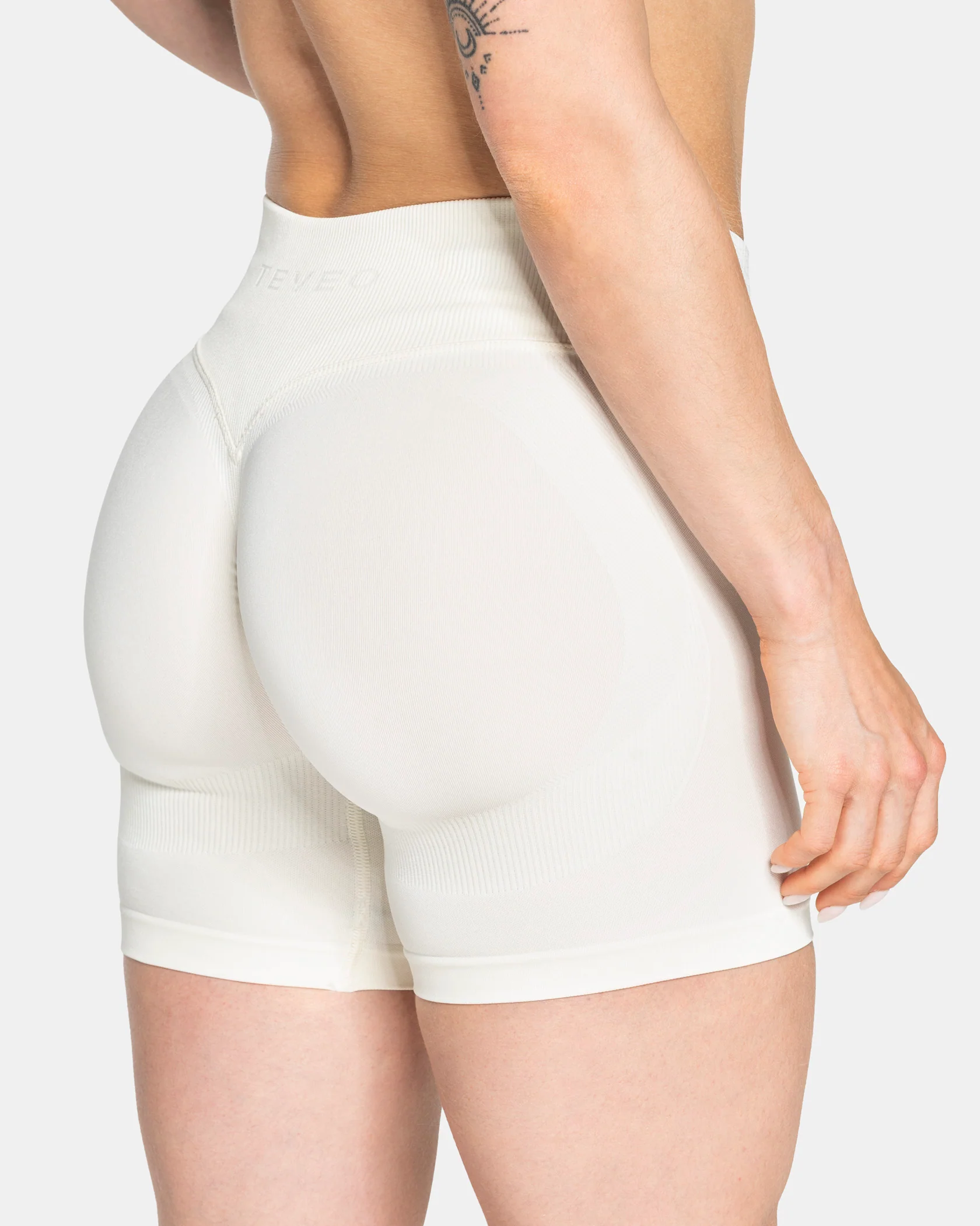 Lift Sculpt Scrunch Shorts "Cloud" - Image 4