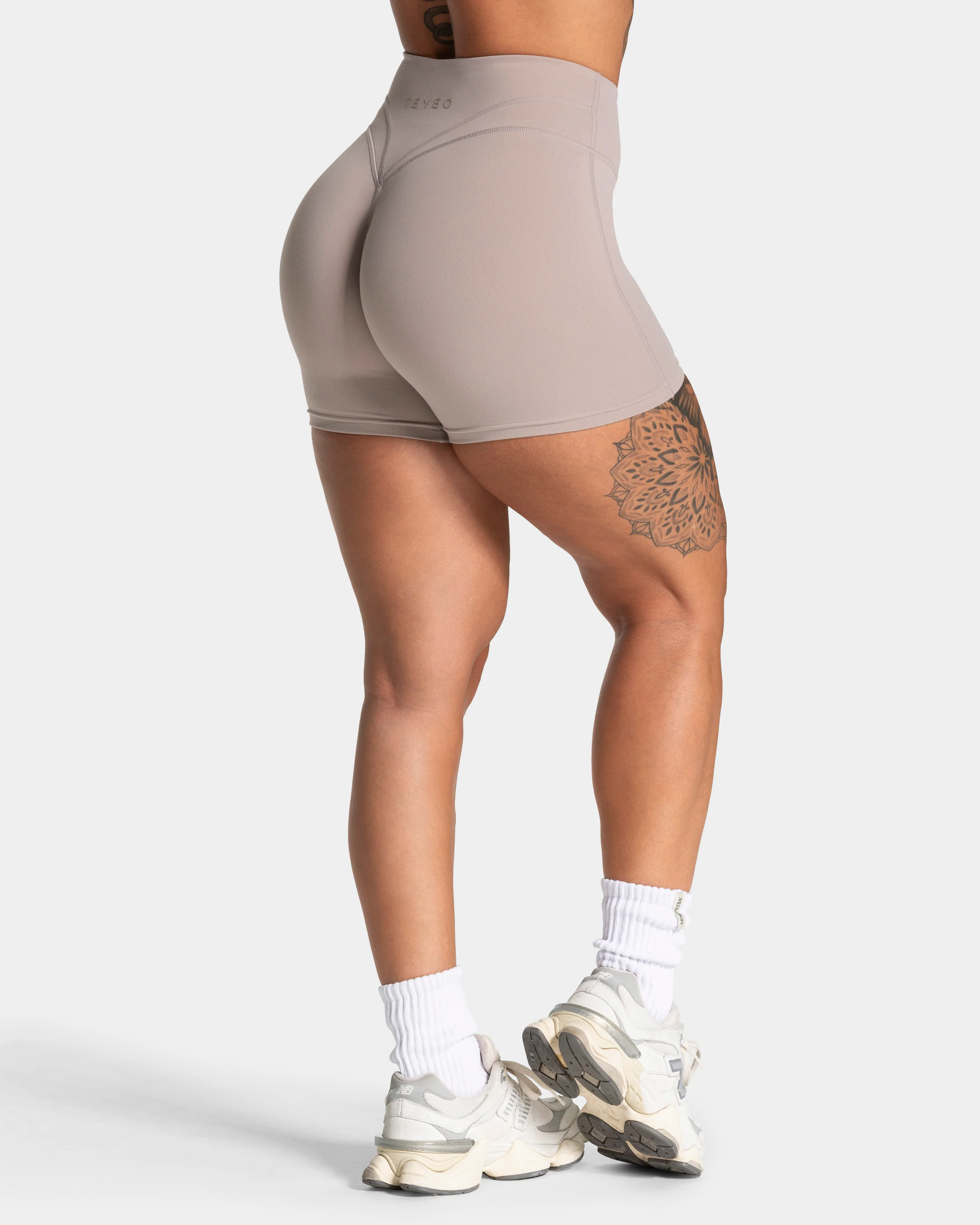 Luxmotion Sculpt Scrunch Shorts "Stone" - Image 2