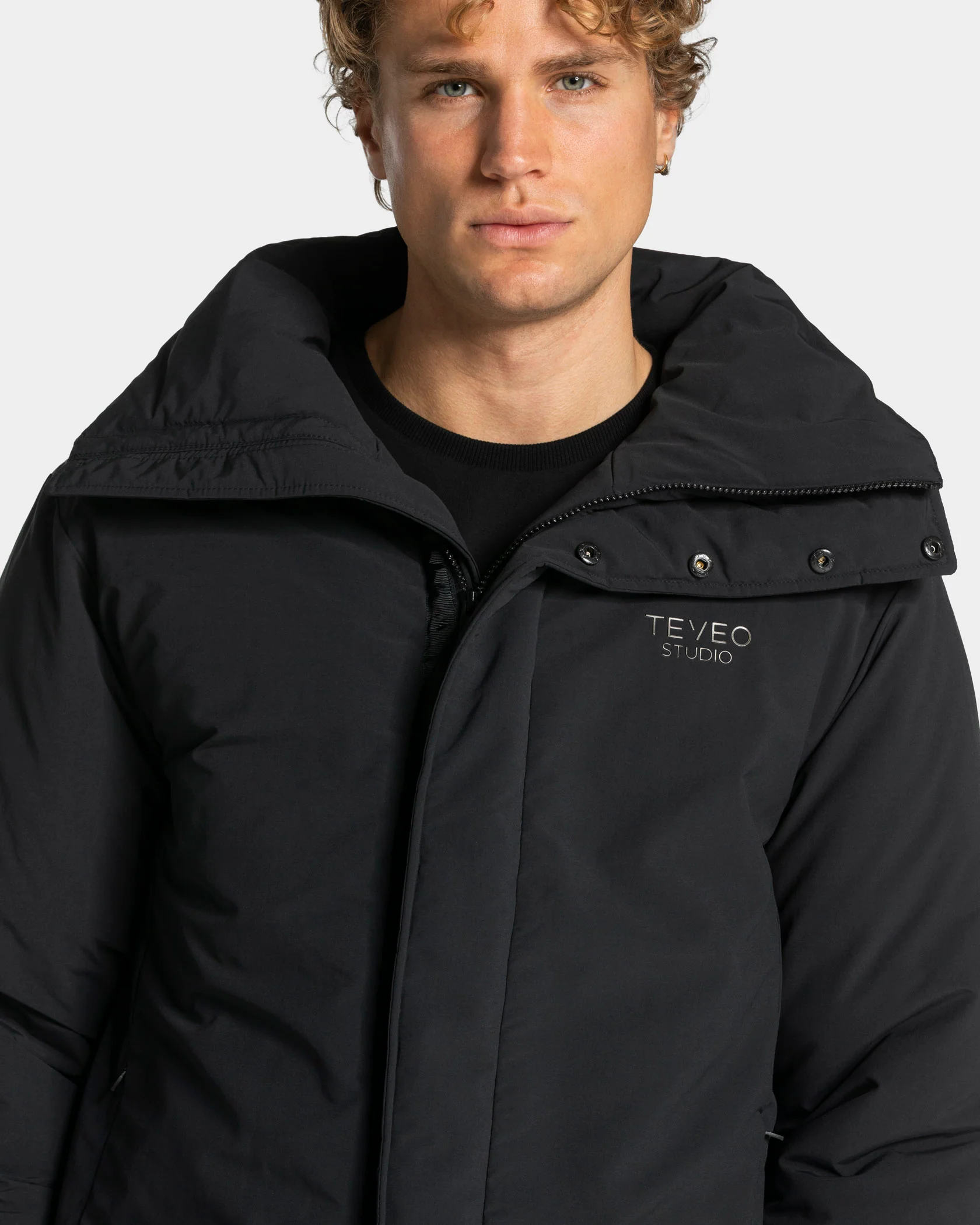 Studio Puffer Jacke "Schwarz" - Image 4